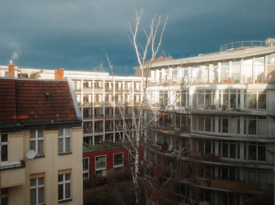 Wynajem mieszkania w Berlinie – gdzie szukać ofert i jak uniknąć nieuczciwych ogłoszeń?