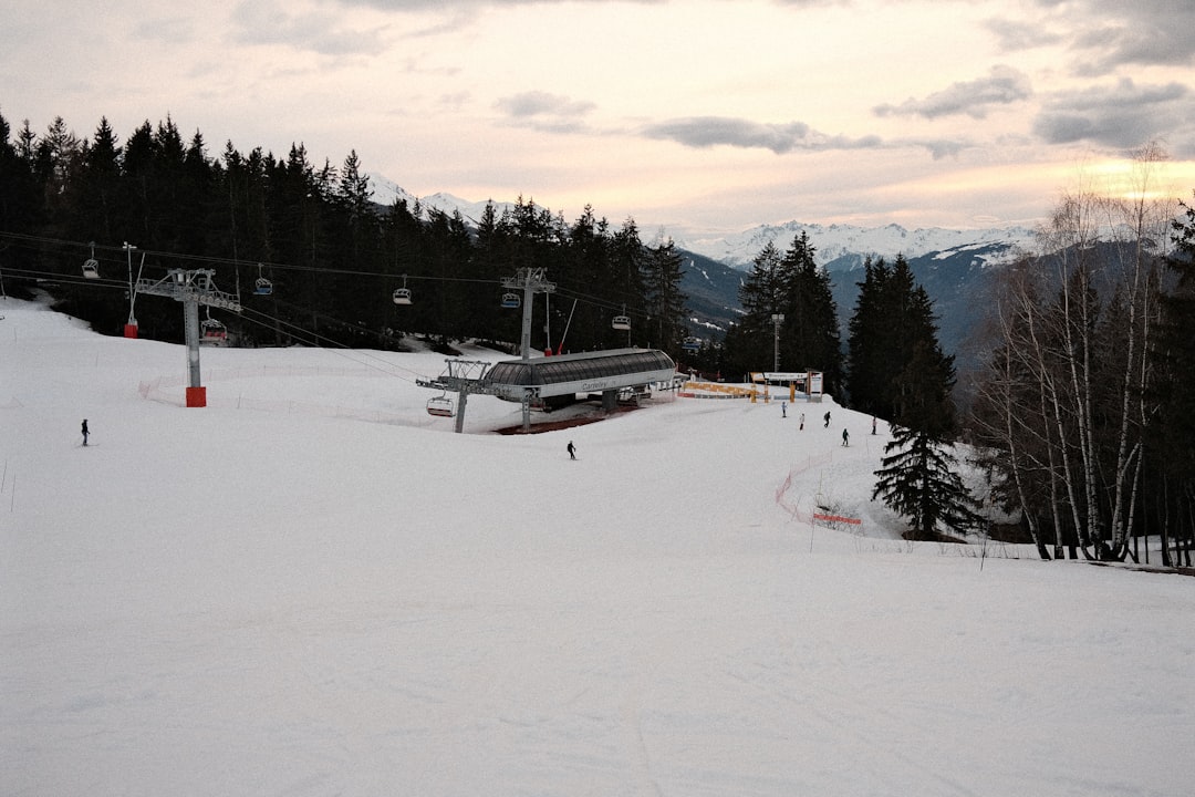 Sporty zimowe w Niemczech: Gdzie pojechać na narty lub skoki narciarskie?
